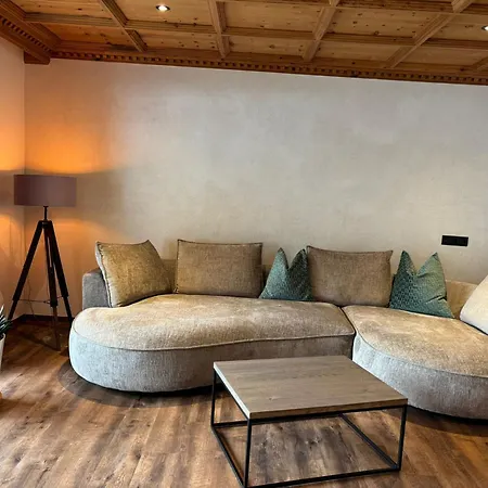 Christine アパート カウナータール